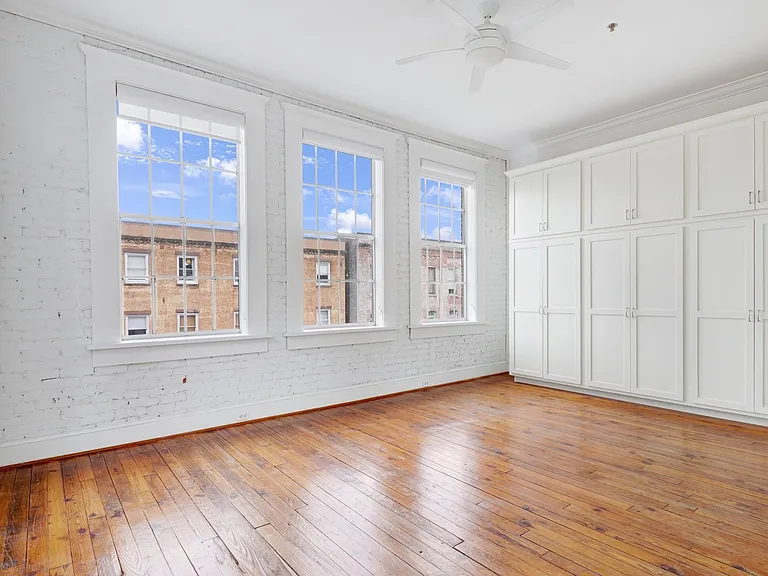 321 W Broughton St #7 — Photo 8