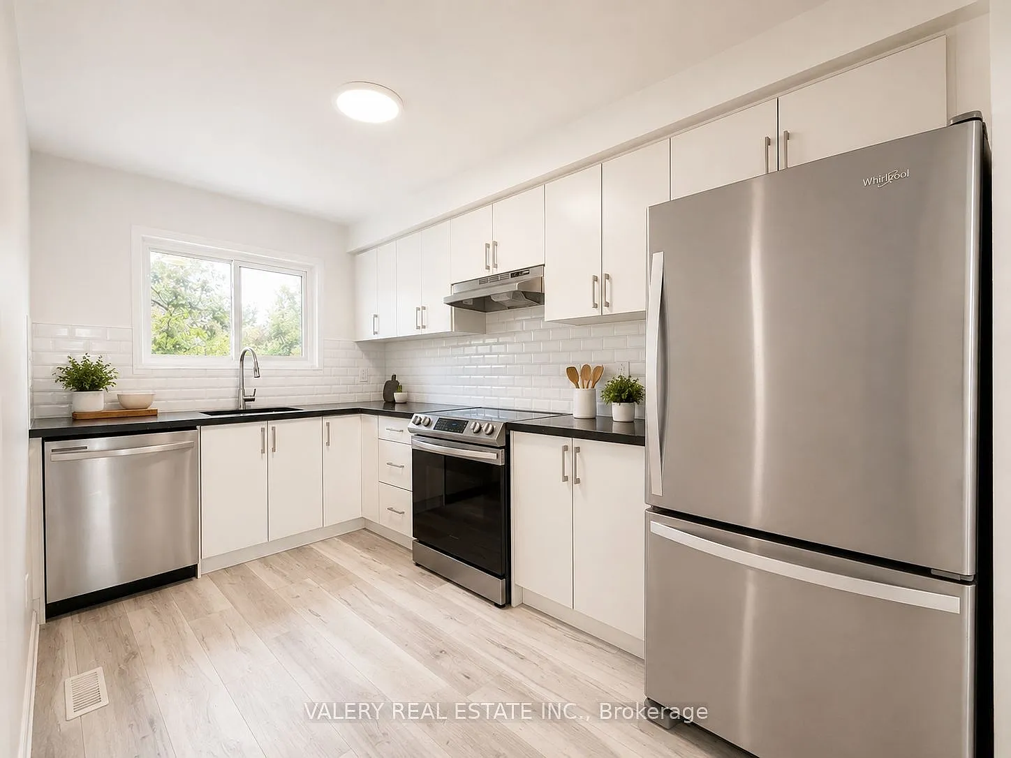 4 bed, $2,500 — Photo 3