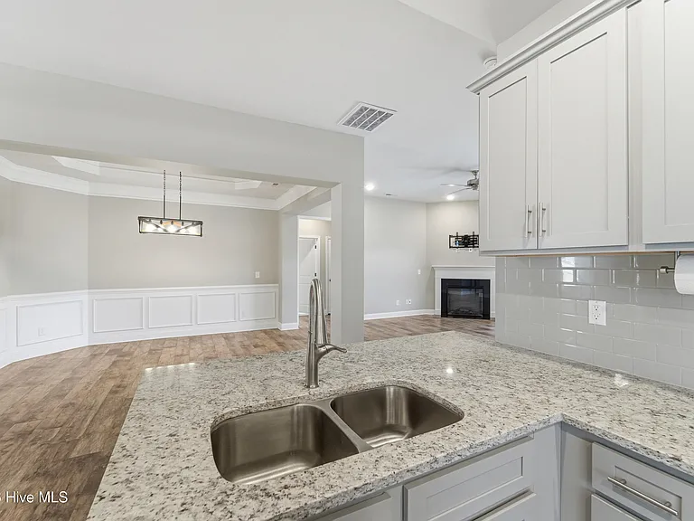 755 Greenwich Pl — Photo 20