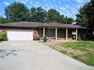 8 Matterhorn Dr, Glen Carbon, IL