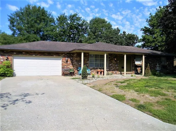 8 Matterhorn Dr, Glen Carbon, IL 62034