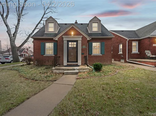 2305 Vinewood St, Wyandotte, MI 48192