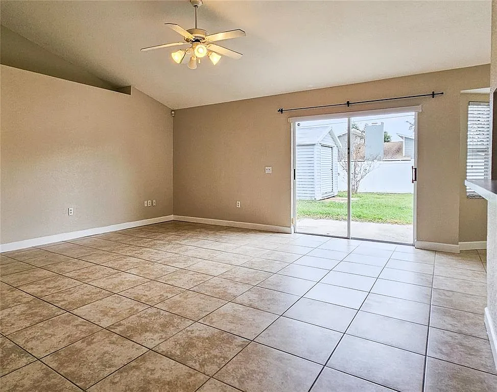 4 bed, 2.0 bath, 1434 sqft, $2,000 — Photo 3
