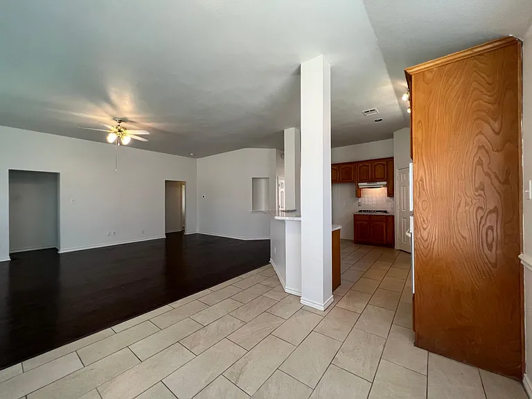 1141 Nickerson Ln — Photo 13