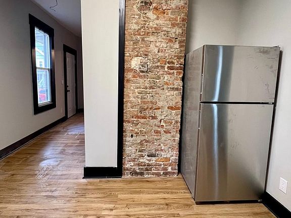 4th image of 671 E Whittier St #671