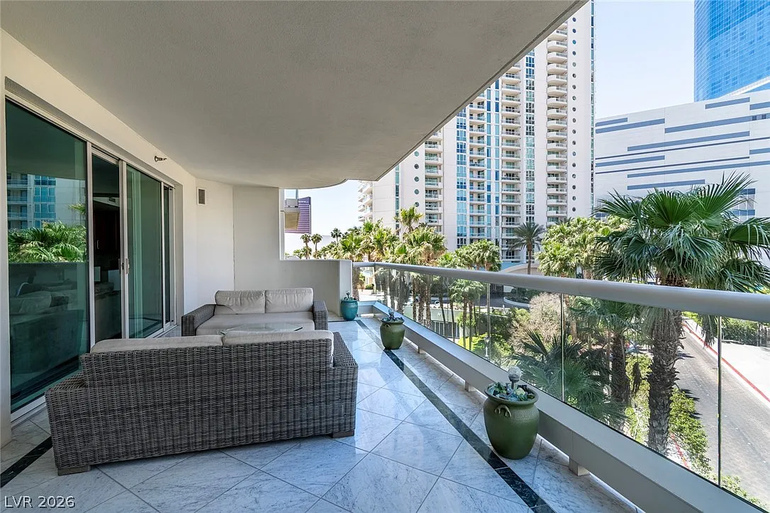 2 bed, 2.5 bath, 2050 sqft, $4,250 — Photo 2