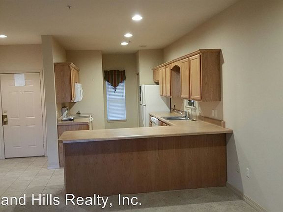 4th image of 330 S Wildwood Dr