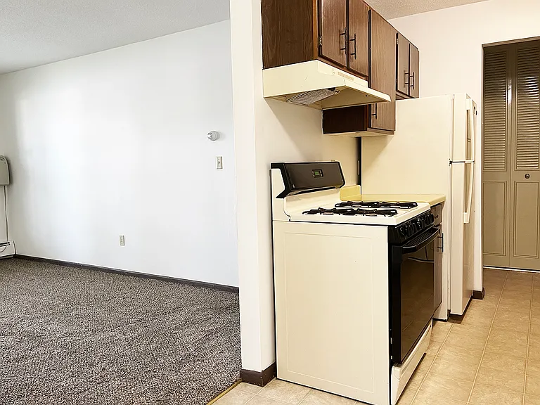 Hilltop Lane Apartments — Photo 12