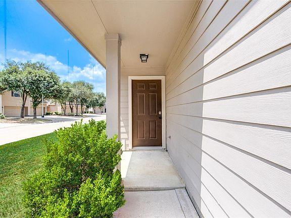 3rd image of 14442 Fairbuff Ln