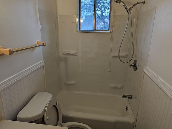 4th image of 821 Davies Ave #821