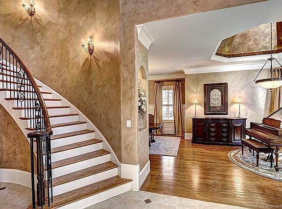 3rd image of 6720 Larrisa Ct