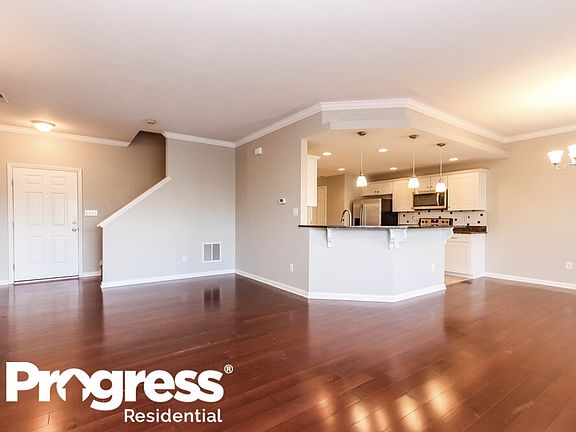 4th image of 561 Grabill Dr