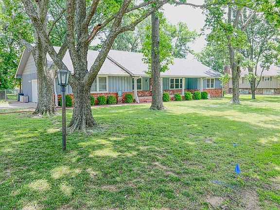 2nd image of 2724 Fairway Dr