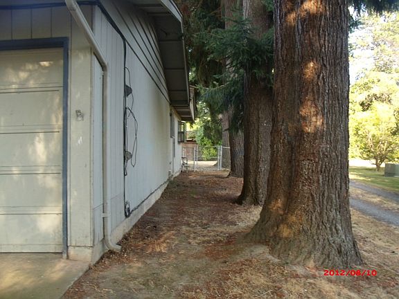 2nd image of 658 Merrill Ave NE