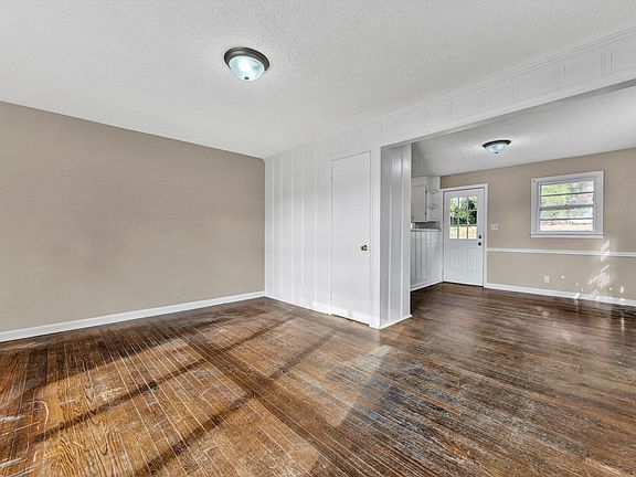 5th image of 326 Maddock Ave NE