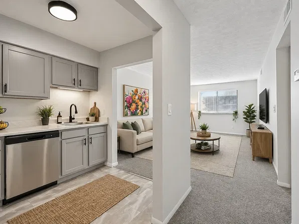 Center Court Apartments