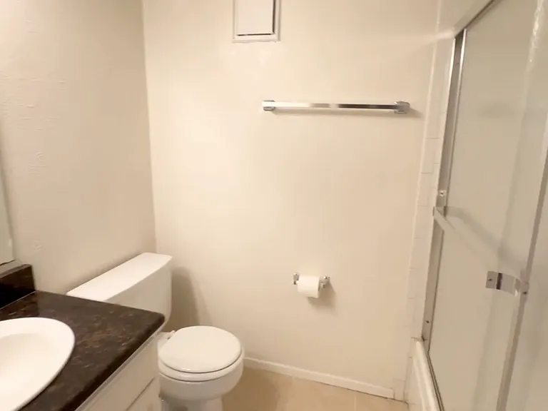 Main full bathroom.