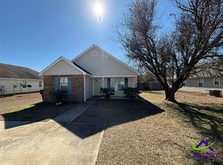 213 Strawbridge Ln, Bonaire, GA