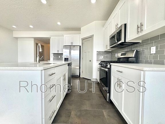 4th image of 2337 W Cresthaven Ln