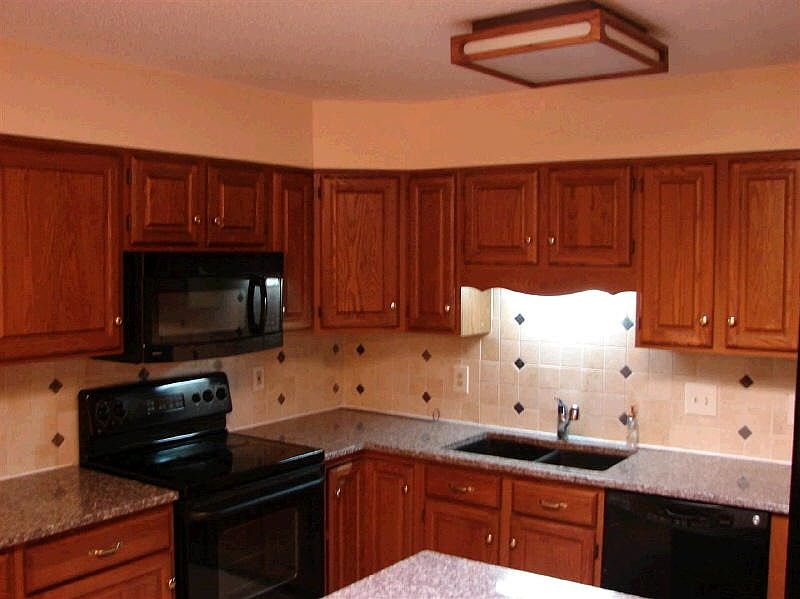 2nd image of 1601 Rainbow Dr