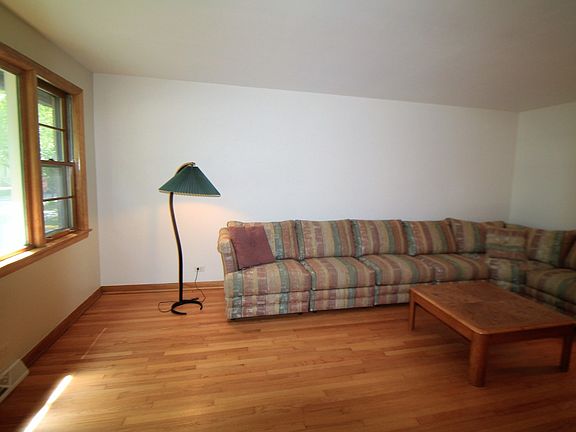4th image of 829 Lathrop Ave