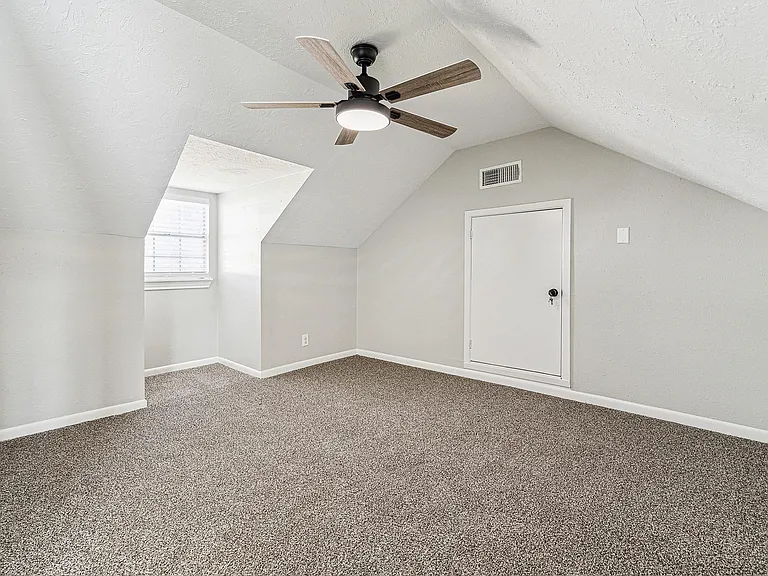 801 Woodcrest Dr — Photo 16