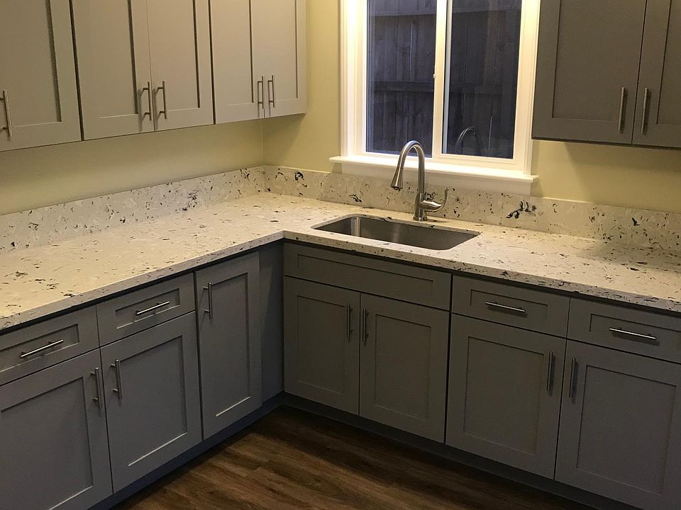 2nd image of 624 1/2 Vincent Park