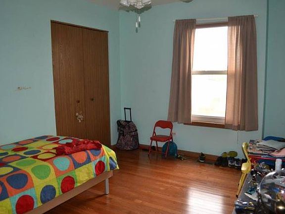 3rd image of 698 E Whispering Oaks Dr