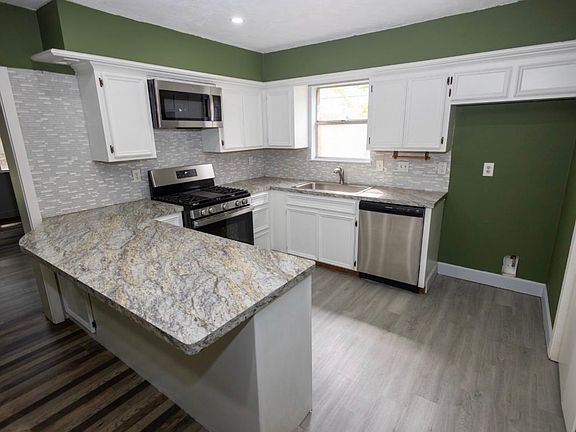 2nd image of 3226 Abbey Field Ln
