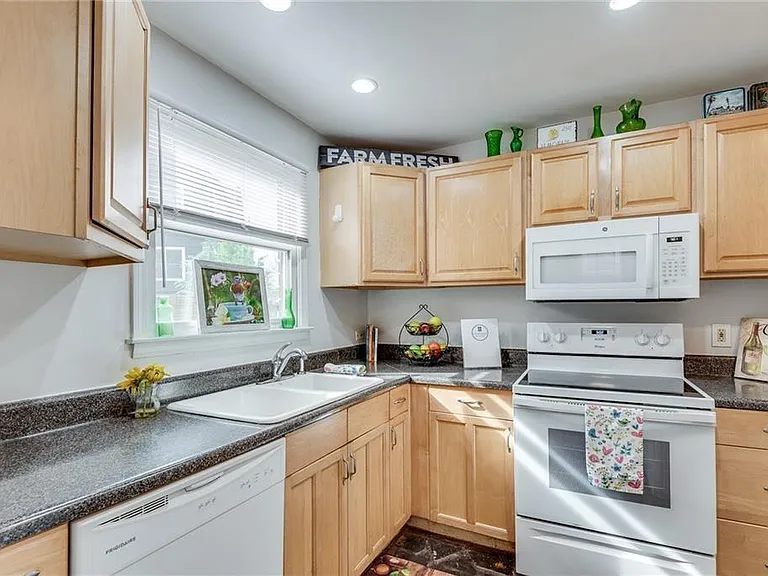 388 Ashley Ave NE — Photo 12