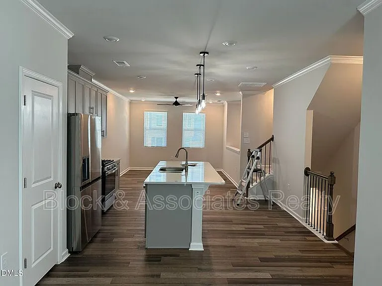 608 Gimari Dr — Photo 31