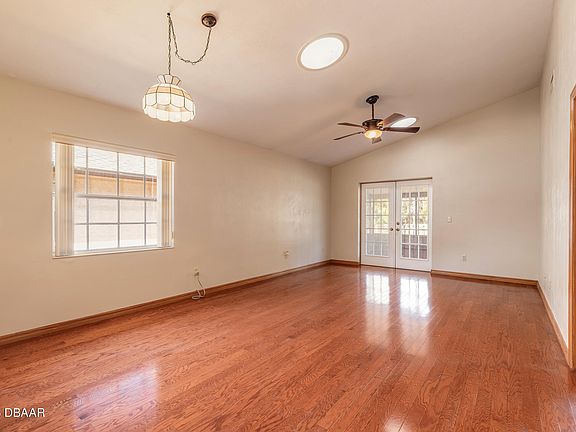 3rd image of 855 Brimfield Ct
