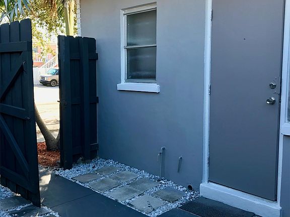 4th image of 1801 NE 56th St APT 01