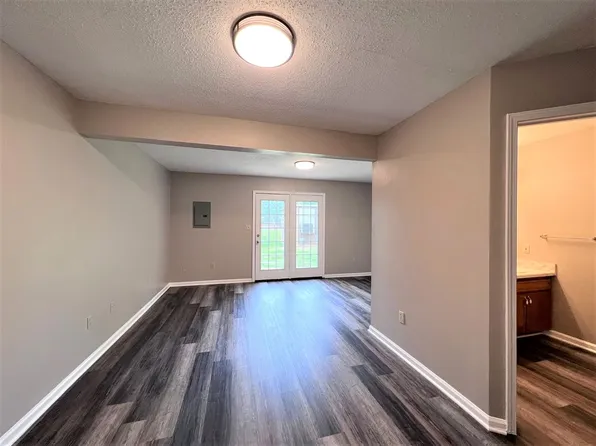 University Place (2), 154 W Peach St #A4, Martin, TN 38237