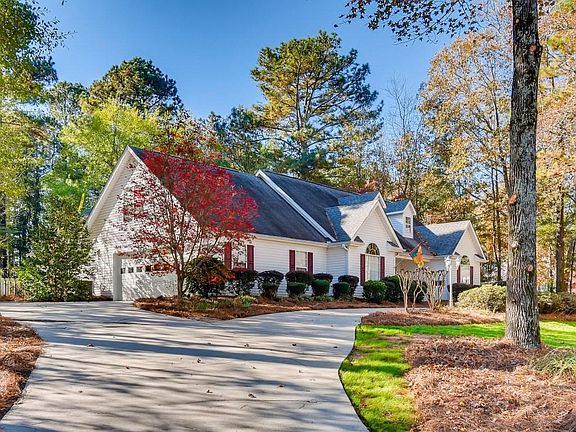 3rd image of 535 Redwood Cir