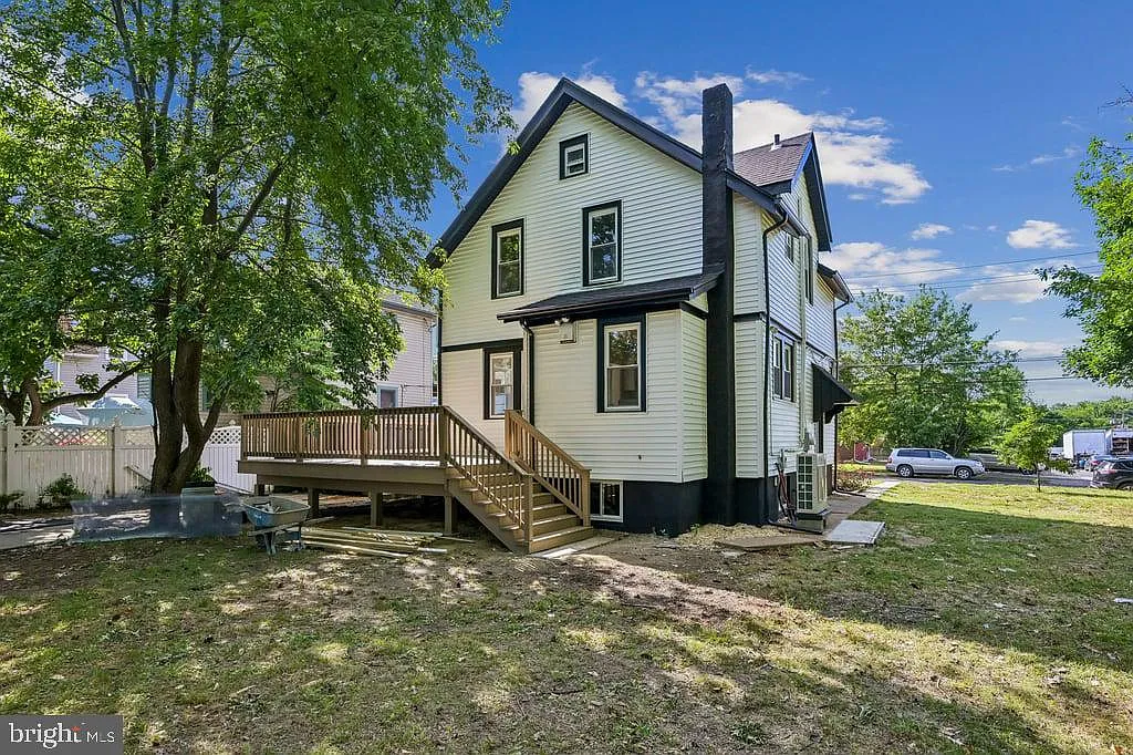 3 bed, 1.5 bath, 1305 sqft, $3,000 — Photo 4