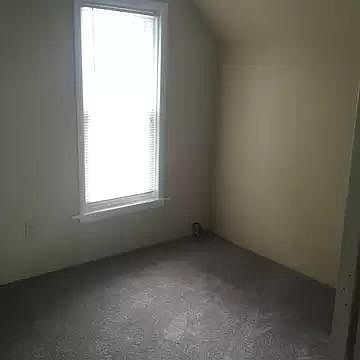 5th image of 823 Swinton St