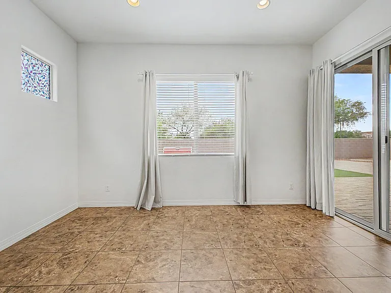 1133 E Buckingham Ave — Photo 6