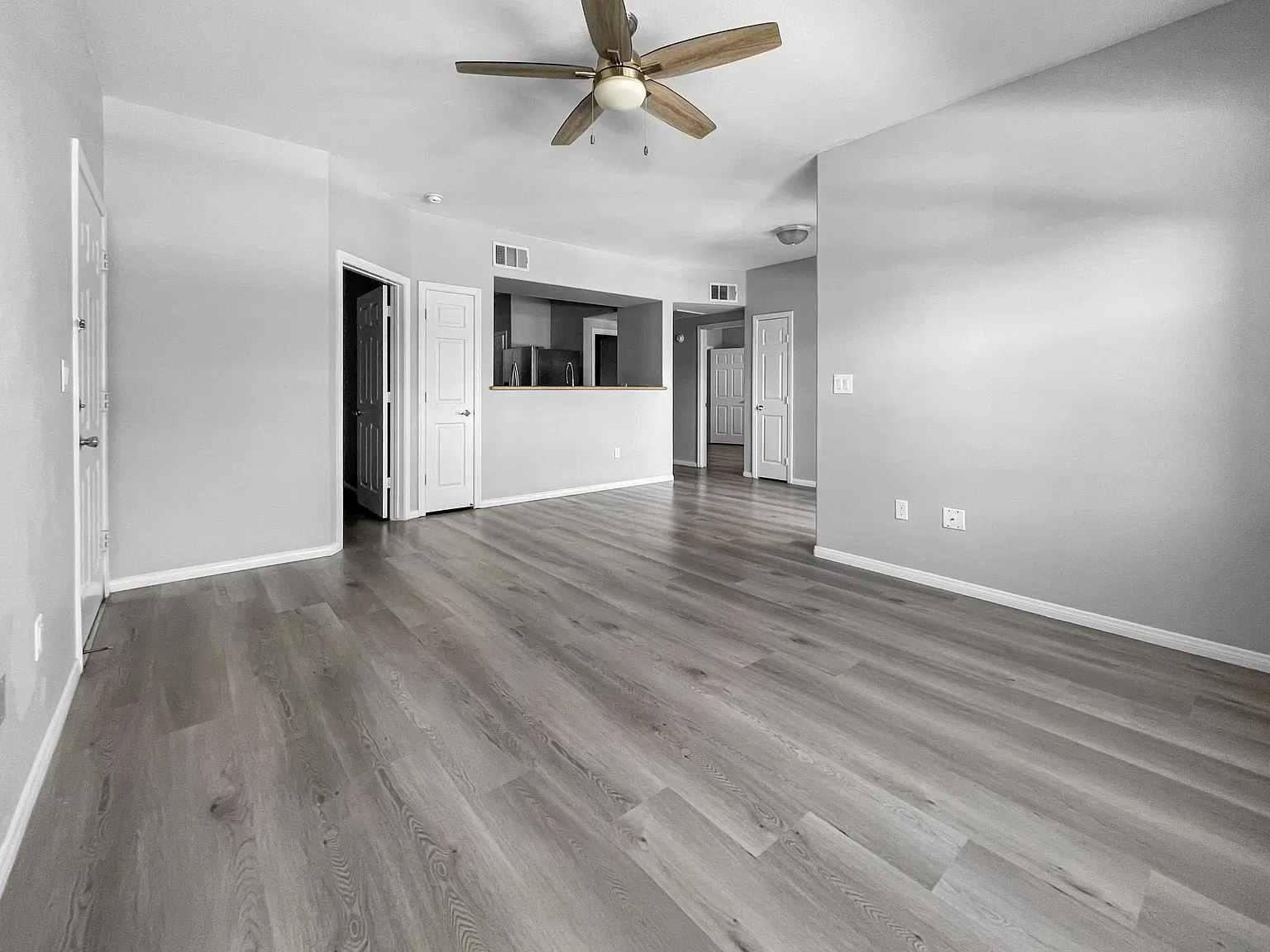 2 bed, 914 sqft, $1,475 — Photo 1