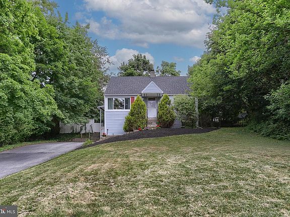 2nd image of 5212 Earl Dr