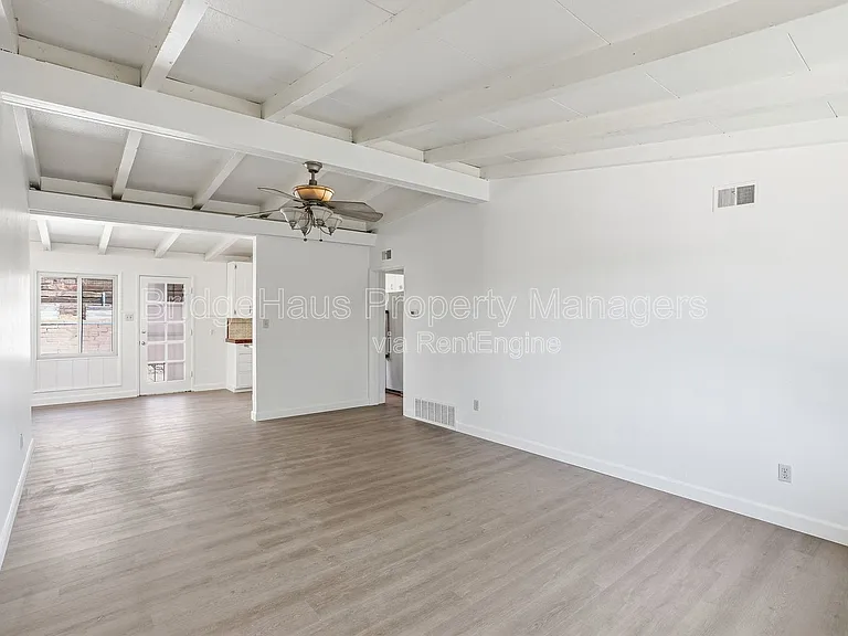 7562 Zemco Dr — Photo 6