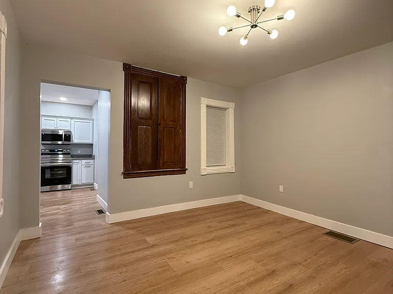 23 E Washington Ave — Photo 11