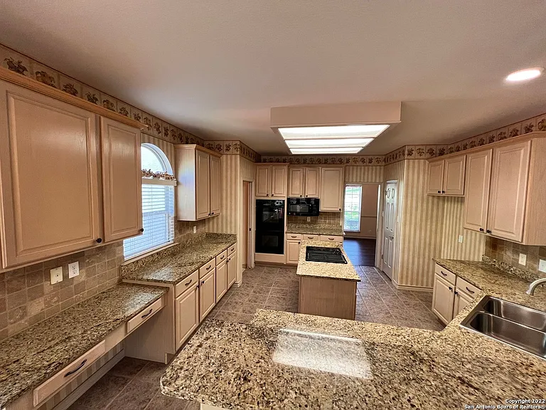 18123 Brookwood Frst — Photo 14