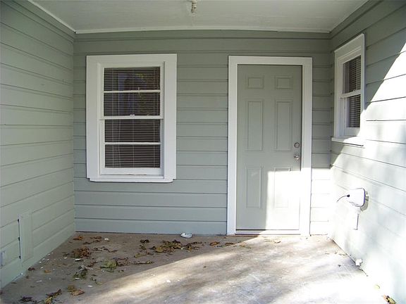 5th image of 4937 Lovell Ave