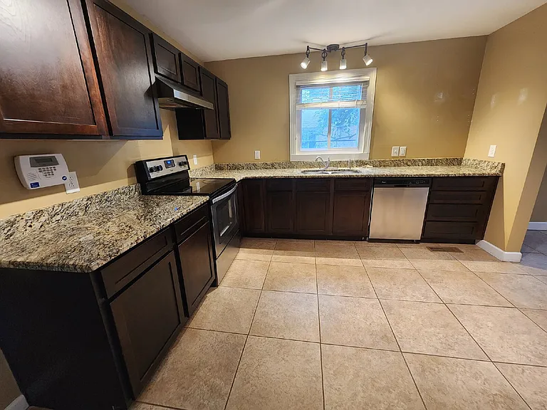 3711 Burrus St — Photo 5