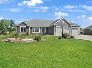 N47W22346 Woodleaf Way, Pewaukee, WI 53072