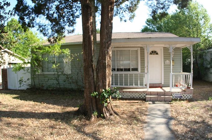1st image of 868 42nd Ave N