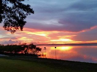 503 Kansas Ave N, Anahuac, TX 77514