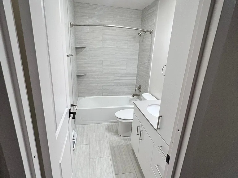 501 N Orange St #C2 — Photo 8