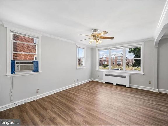 5th image of 722X Barnard St #1